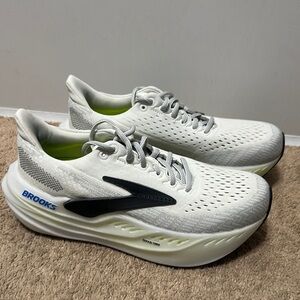 Brooks Gylcerin MAX Athletic Running Shoes with Cushioned Sole. Worn twice